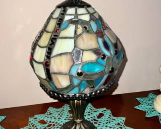 Dale Tiffany Vintage Leaded Stained Glass Lamp