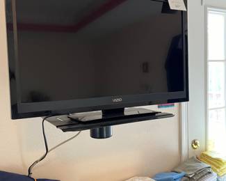 VIZIO television, linens