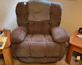 light brown electric recliner, oak end tables