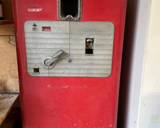 Vintage VENDORLATOR Soda Vending Machine 27A