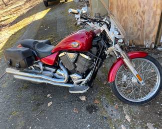 2004 Victory Vegas Motorcycle, nice ride for the summer!