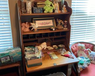 Bedroom - Desk & miscellaneous 