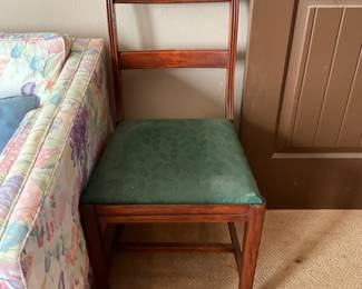 Occasional wooden chair 