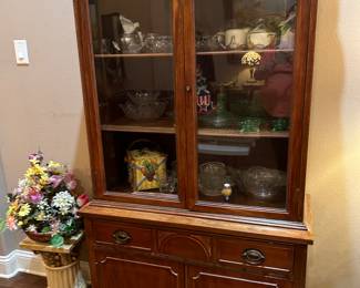 Hutch with glass doors closed 