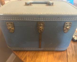 Back of vintage train case