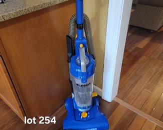 Vacuum and hand vac
