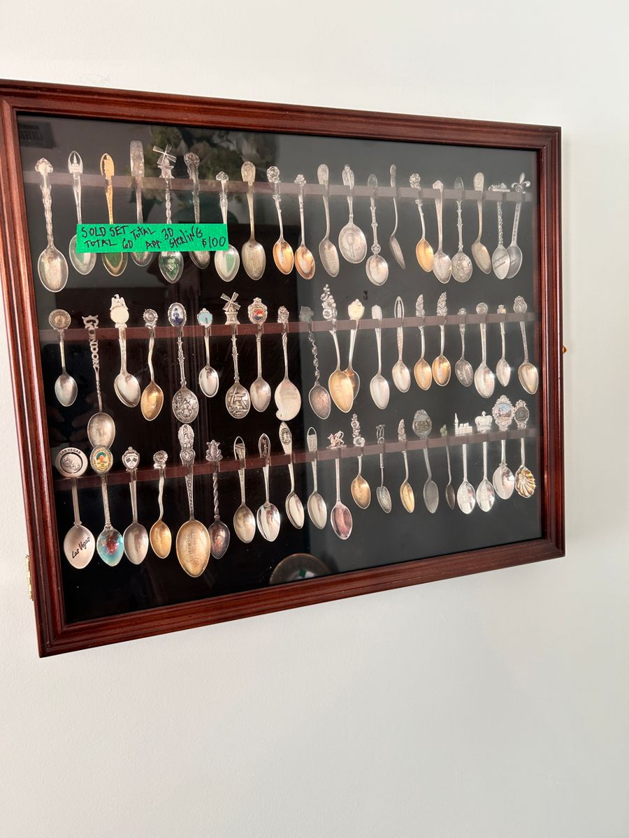 nice collector spoon set