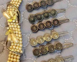 UUB105 Vtg. Hair Accessories
