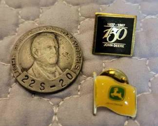 UUB104 John Deere Coin And Pins