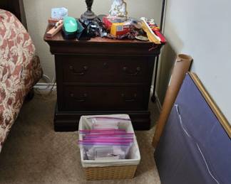 Broyhill bedroom set, 2 nightstands, a tall dresser, and a king sleigh bed with Tempur-pedic mattress set