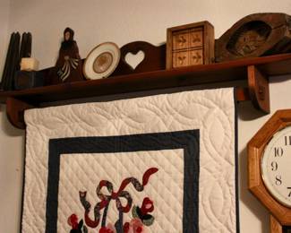 Hanging tapestry shelf 