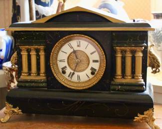 Vintage mantle clock