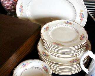 Various floral dish sets 