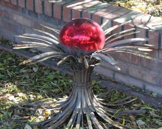 Decorative garden orb 