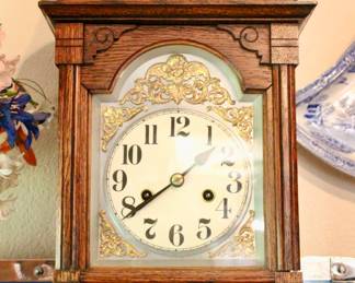 Mantel clock 