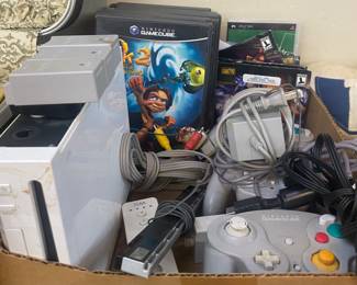 Wii Gaming System with Nintendo Gamecube Controllers and Games