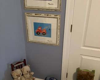 Child’s chair & Teddies