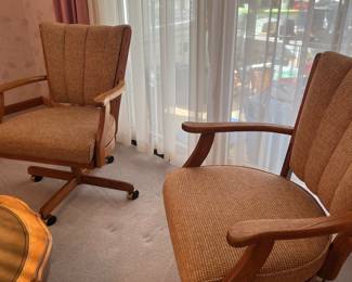2 Rolling Chairs