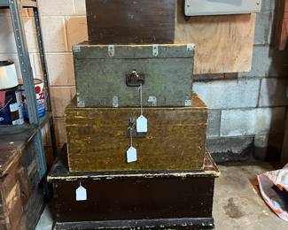 So many beautiful vintage trunks