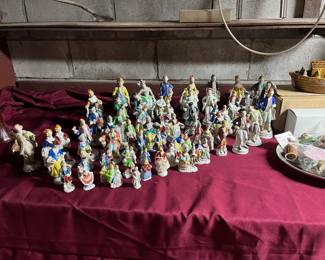 Loads of Occupied Japan figurines
Wade figurines