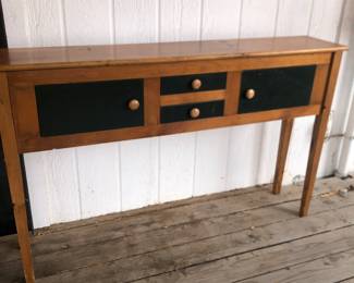 This side table has a lift top with storage