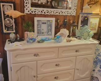 Nice dresser with lots of beachy items!