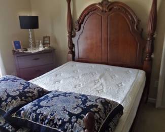 ORNATE QUEEN SIZE BED