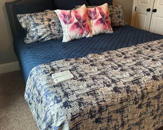 Serta, king-size Air touch Cyrus therapeutic sleep product. Sleep number head and foot adjustability, massager with smart base and soft, modern upholstered headboard.