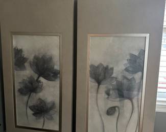 Uttermost Prussian grace floral art
Frame Is Covered With An Oatmeal Linen Fabric And Accented With A Champagne Silver Leaf Inner Lip.