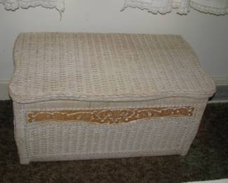 Wicker chest