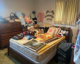 Another full size bedroom set