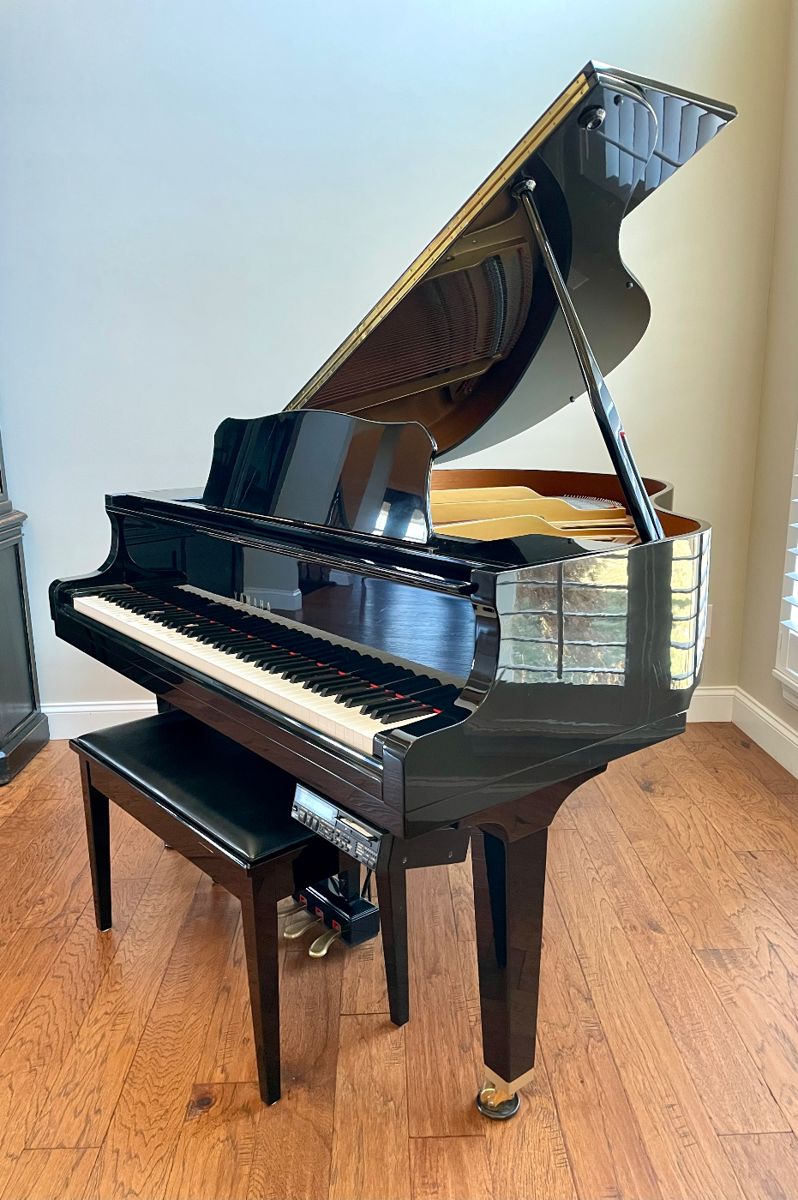 SOLD—Yamaha Baby Grand Player Piano with bench, Ebony polish, speakers housed underneath. Model number shown in later images.  56L x 62H. WORKS! 