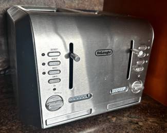 DeLonghi stainless toaster