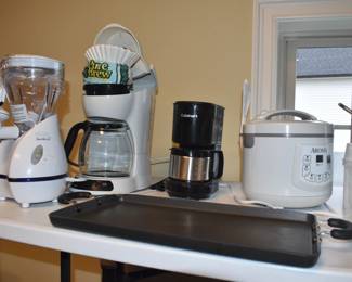 Rice cooker, coffee makers, Smoothie Jr.