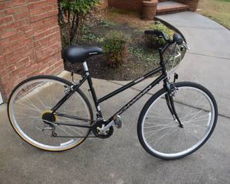 Like new Schwinn Range bike