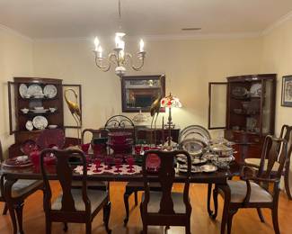 Gorgeous Vintage Ethan Allen  formal dining set, two leaves and eight chairs