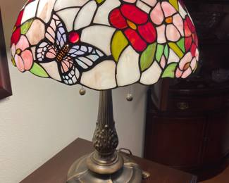 Dale Tiffany butterfly & floral lamp with original box
