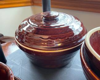 Beautiful Vintage Marcrest Glazed Daisy Dot Bean pot Stoneware