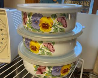 Vintage Lincoware Summer Blush enamel bowls with lids