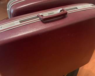 Vintage Samsonite luggage with keys
