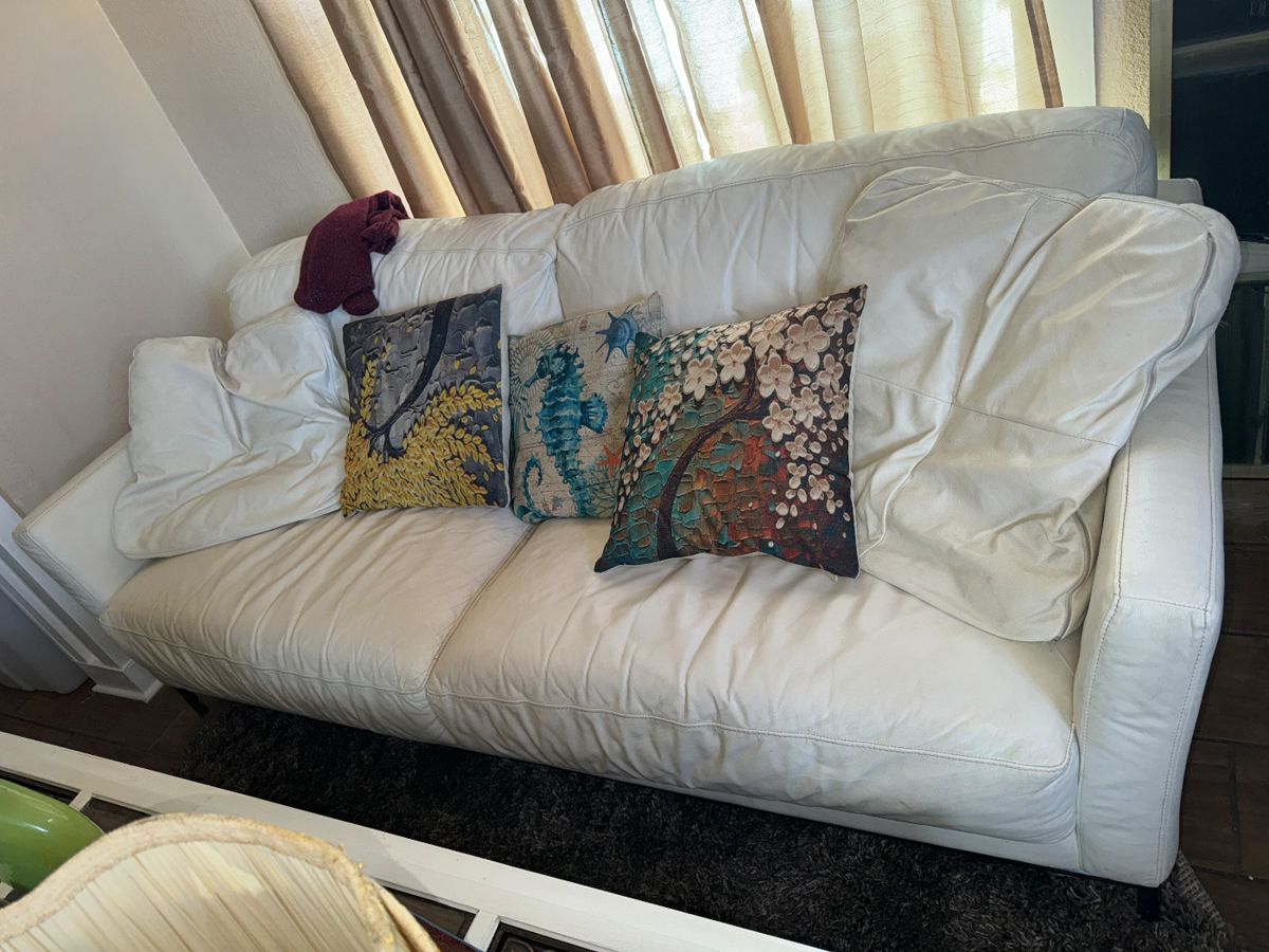 Lone Star estate sale! Furniture clothing... starts on 2/2/2024