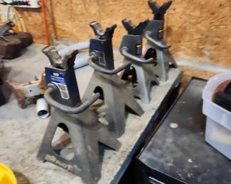 Jack stands