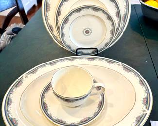 Royal Dalton, Albany 61 piece