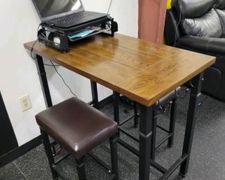 Table with 2 benches. Sold separately. Computer NFS