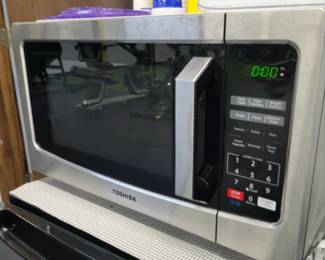 Toshiba microwave. countertop size. clean, disinfected