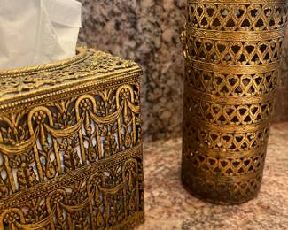 Unique vintage bathroom accessories 