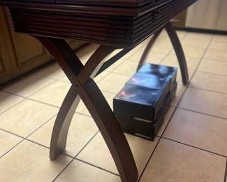 Console table, can open up to be dining table