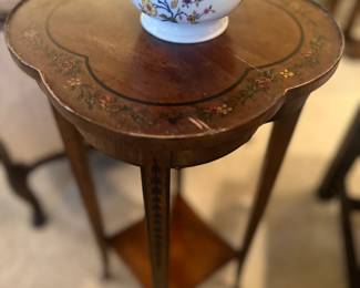 Dainty inlaid table