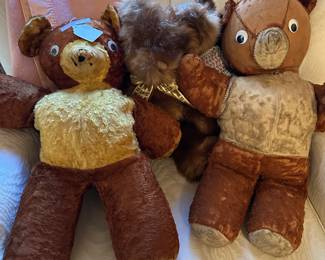 Vintage teddy bears 