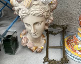 Shell bust